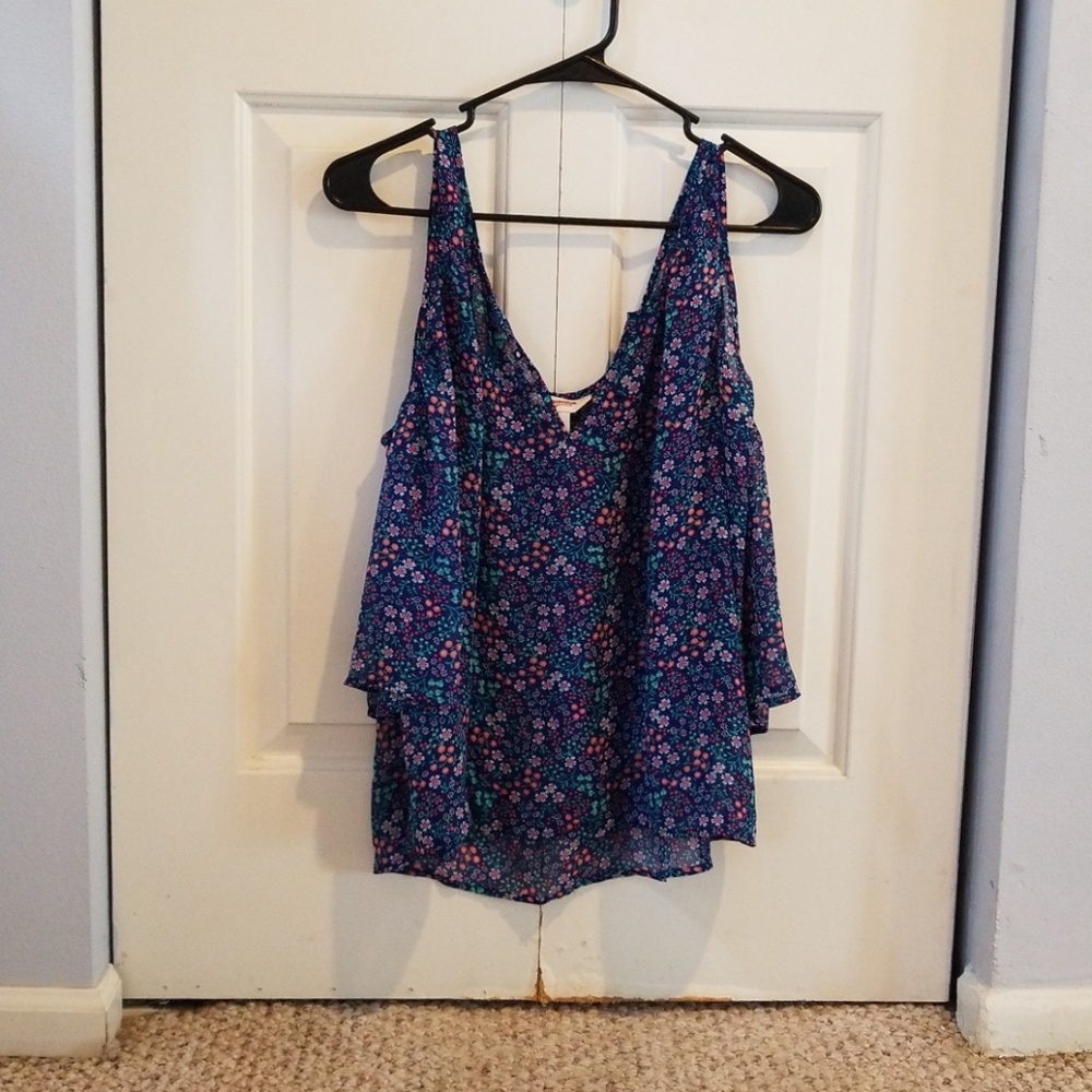Cold shoulder flower flowy top
